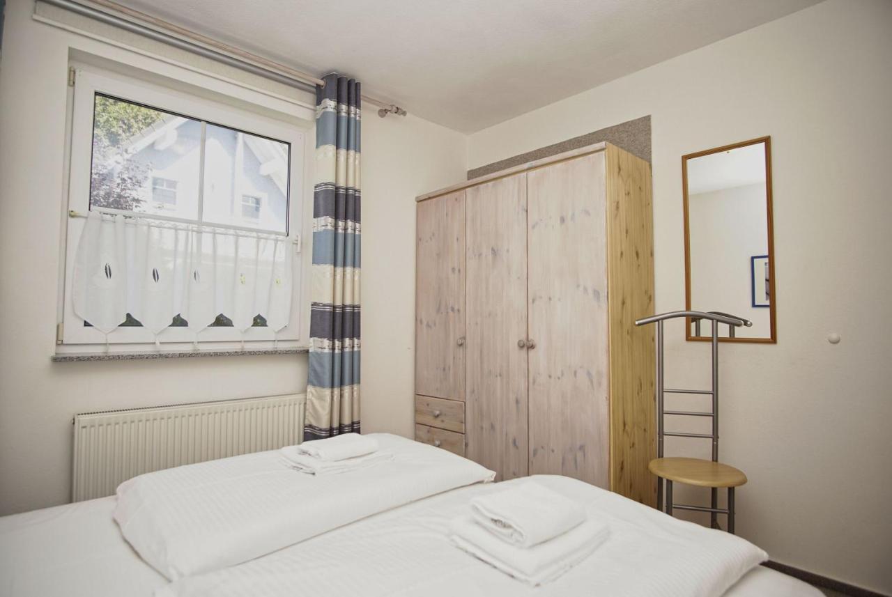 Nah Am Meer, Ruhige Lage, Gratis Nutzung Vom Ahoi Erlebnisbad Und Sauna In Sellin - Haus Inselblick Fewo 01 Goehren  Esterno foto